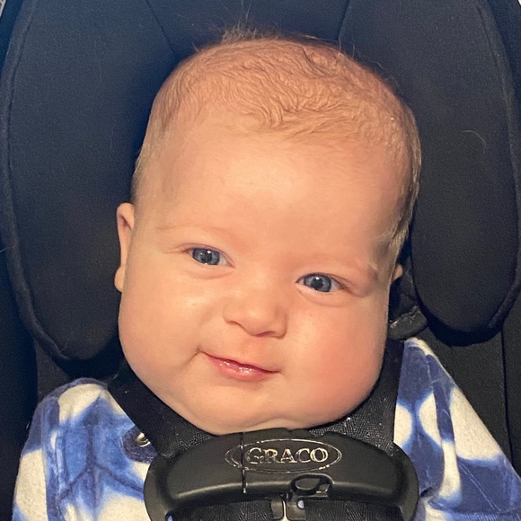 Meet your Posher, Sandi ☀️ - Picture 3 of 8